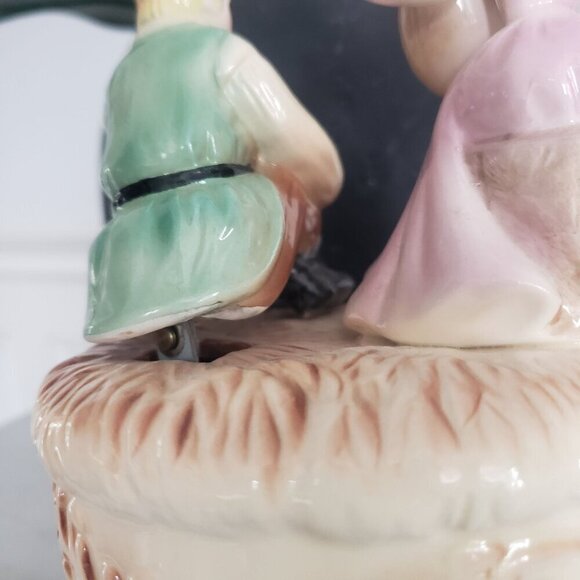 Vtg Josef Originals Loving Couple Ceramic Moving Figurine & Rotating Music Box - Picture 6 of 15